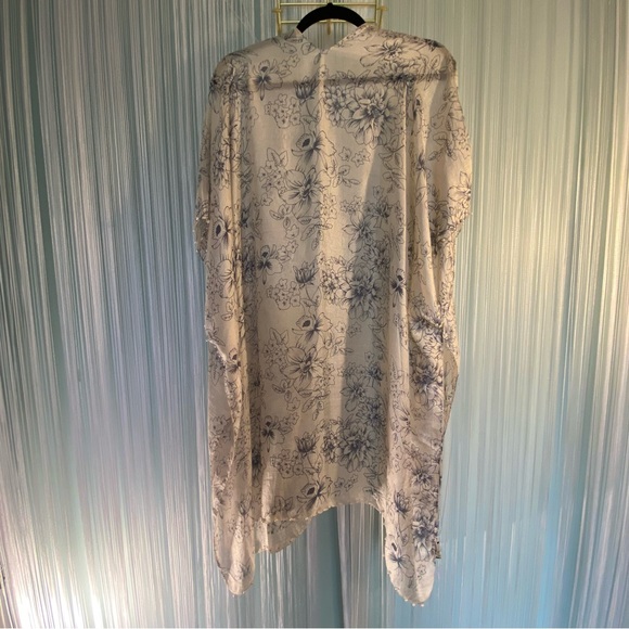 Ivory and Navy Floral Print Kimono with Pearls - Picture 4 of 17